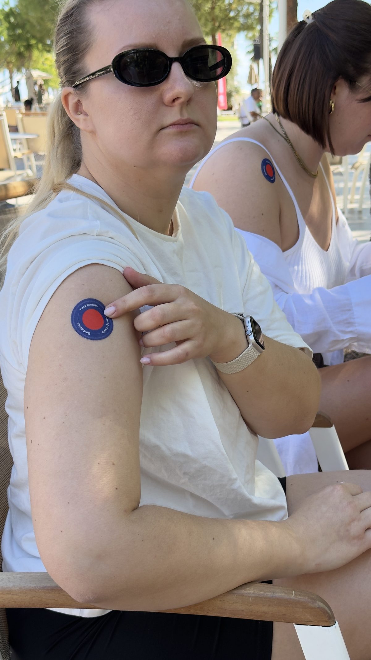 Customer wearing the Purisaki patch on her arm at a cafe